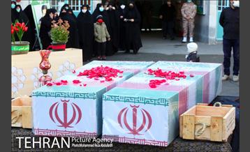 تشییع پیکر مطهر 2 شهید گمنام در مسجد جامع فاطمیه منطقه 8