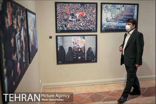 بازدید مدیران شهری و اعضای شورای شهر تهران از نمایشگاه تهران از منظر هنرمندان-2 21