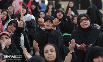 اقامه نماز بر پیکر آقای شهید ایران - 1 9