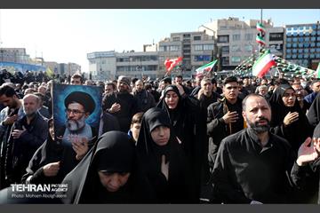 اجتماع مردم تهران در پی شهادت رهبر انقلاب - 2 47