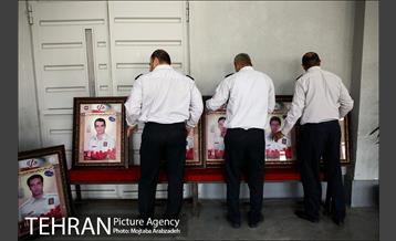 آیین پرچم گردانی حرم امام رضا در ایستگاه آتشنشانی 7