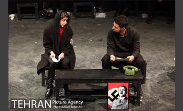 نمایشنامه خوانی ترس و نکبت رایش سوم 16