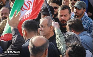 اجتماع مردمی در اعتراض به حمله آمریکا به تاسیسات هسته‌ای ایران 17