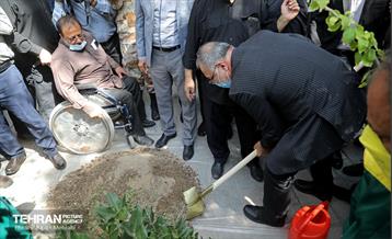 نواخته شدن زنگ دانش آموز شهید در قطعه شهدای گمنام 21