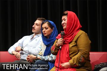 نقد فیلم زیر سقف دودی در فرهنگسرای ارسباران‎ 17