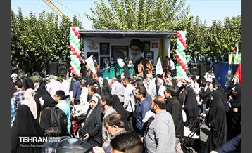 در حاشیه نماز جمعه تهران به امامت رهبر انقلاب 32