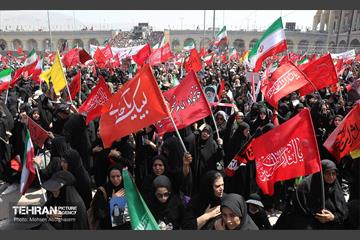 اقامه نماز بر پیکر آقای شهید ایران - 1 8