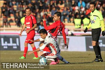دیدار پدیده و پرسپولیس در لیگ برتر فوتبال 12