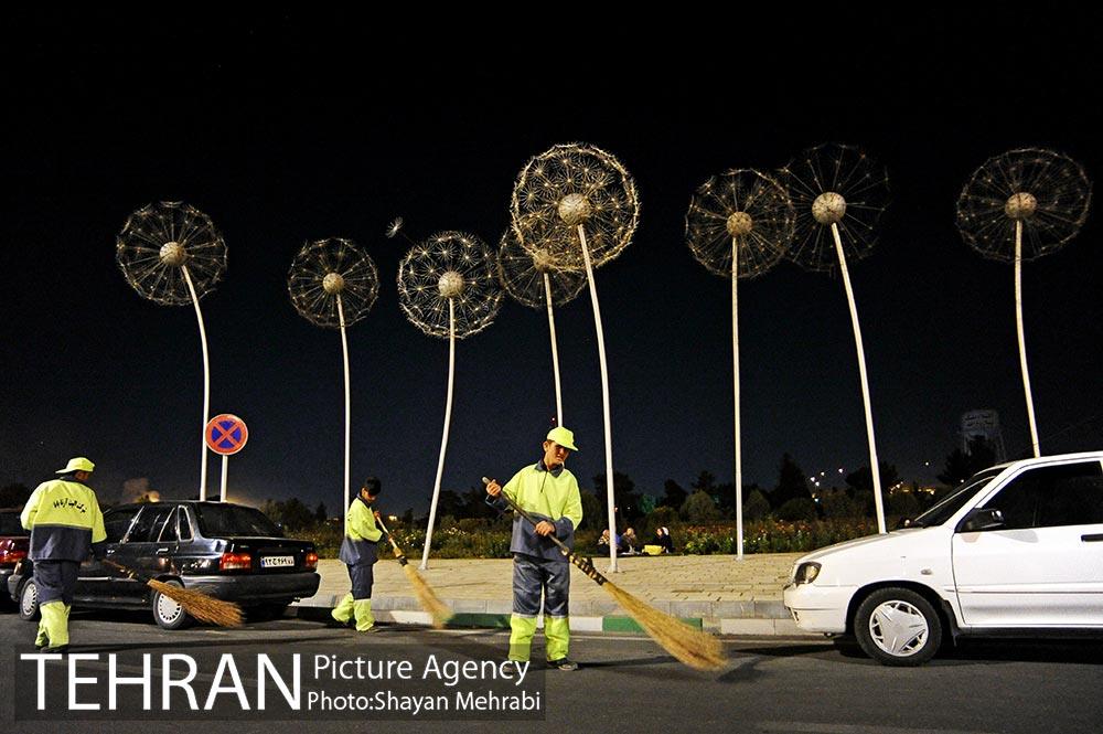 شروع بکار نیروهای خدمات شهری در پایان مراسم ارتحال امام خمینی (ره) 27