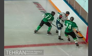 مسابقات هاکی رو یخ 10