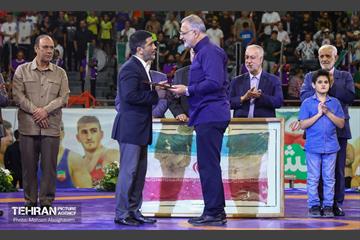 مراسم تجلیل از کشتی‌گیران قهرمان جهان (جشنی برای ایران) 4