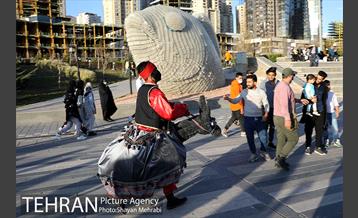 گردهمایی بزرگ عروسک‌های نوروزی در دریاچه شهدای خلیج فارس 38