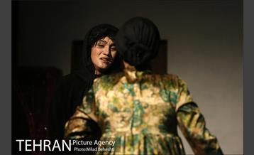 نمایش روز عقیم‎ 14