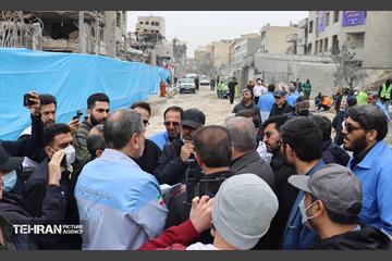 بازدید نمایندگان مجلس از نقاط آسیب دیده از جنگ در منطقه۴ 5
