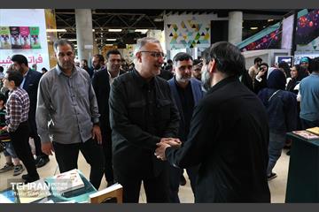 بازدید شهردار تهران از رویداد "اردی‌بهشت کتاب" 40
