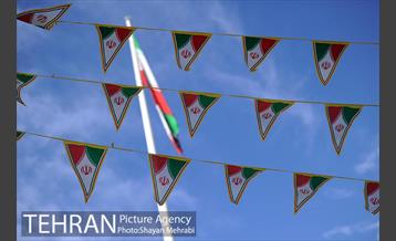 در آغاز چهلمین فجر انقلاب، آیین اهتزاز بزرگترین پرچم مقدس کشورمان با حضور شهردار تهران 40