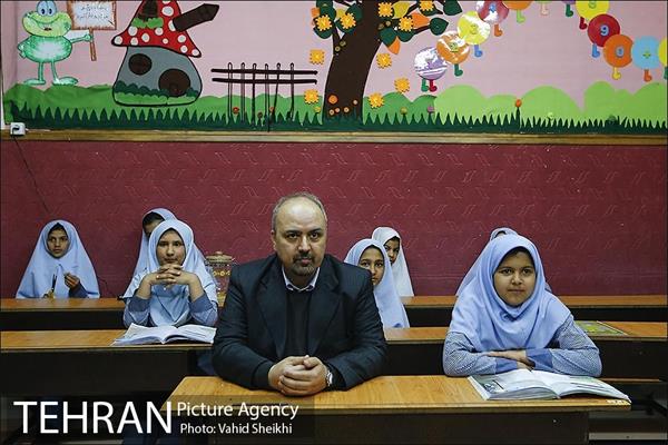 بازدید مدیر کل دفتر شهردار تهران از مدرسه صبح رویش 14