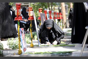 نواخته شدن زنگ دانش آموز شهید در قطعه شهدای گمنام 9
