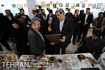 بازدید شهردار تهران از نمایشگاه دستاوردهاى هنرى زنان هنرمند داراى معلولیت 4