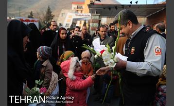 ادای احترام سرکلانترغرب تهران ومردم به شهدای آتش نشان ساختمان پلاسکو‎ 21