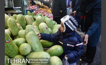 خرید شب یلدا در بازار امام حسین 7