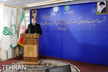 نشست صمیمانه شهردار تهران با خانواده های شهدای آتش نشان و آسیب دیدگان حادثه ساختمان پلاسکو 19