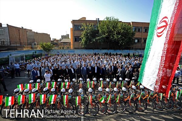 طرح اعطای دوچرخه شهری توسط شهردار تهران به دانش آموزان 14