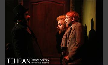 نمایش بی پدر‎ 4