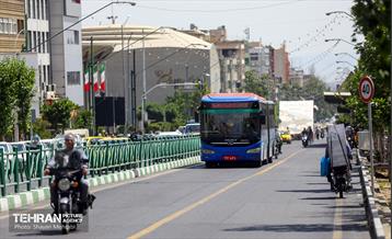 بی قانونی؛ تردد در خطوط بی آر تی 27