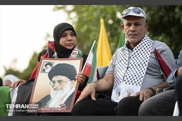 استقبال از خانواده شهدای غزه در میدان فلسطین تهران 7