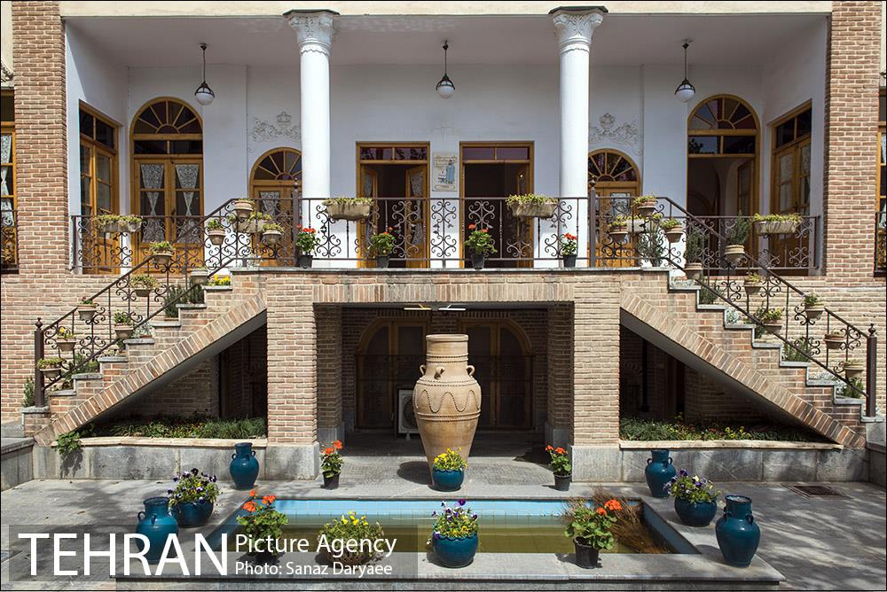 عمارت دبیرالملک 13