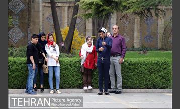 بازدید مسافران نوروزی تهران از کاخ موزه نیاوران‎ 16