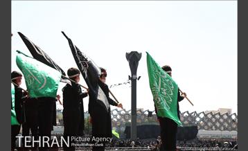 مراسم عزاداری ظهر عاشورا در میدان امام حسین(ع) 13