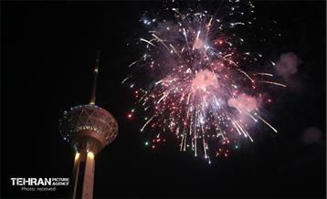 نورافشانی برج میلاد در شب پیروزی انقلاب اسلامی 5