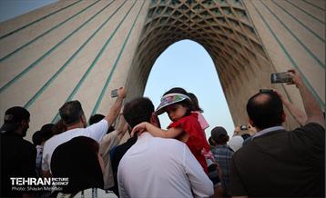 اجرای ارکستر سمفونیک تهران در میدان آزادی 15