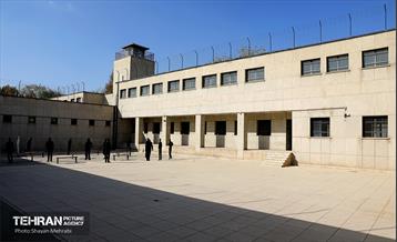 باغ موزه قصر (زندان سیاسی)‎ 16