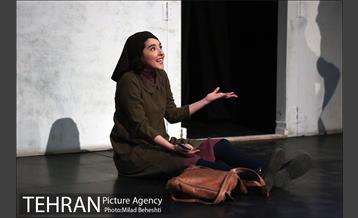 نمایش سه خواهر‎ 11