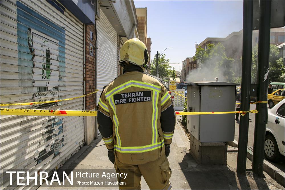 عملیات اطفا حریق در میدان حسن آباد 16