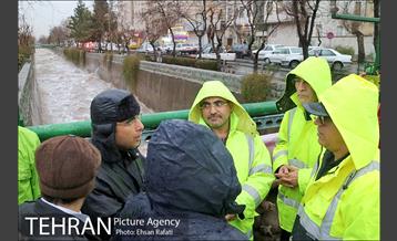 بازدید مدیران شهری از لایروبی و رسوب زدایی شبکه جمع آوری آبهای سطحی 25