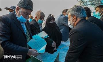 نمازگزاران جمعه پای «میز خدمت شهرداری تهران» 13