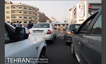 پرفورمنس " مرگ تصادفی " در چهارراه ولی عصر (عج) 12