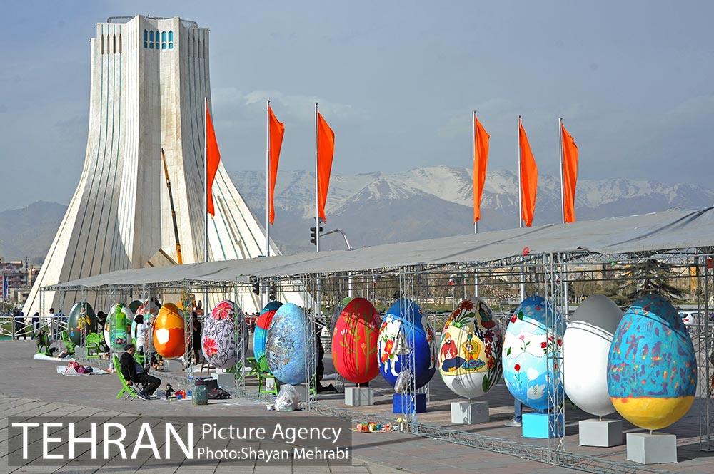 جشنواره تخم مرغ رنگی در میدان آزادی 1