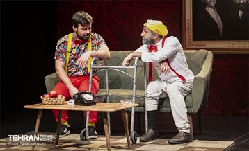 نمایش «بیماری خانواده میم» 10