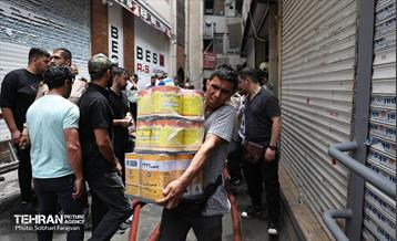 آتش‌سوزی انبار چسب در بازار تهران 45