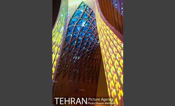 سمفونی نور سیمرغ صلح بر روی برج آزادی 11