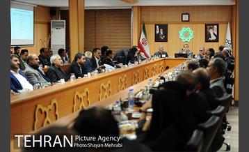 شوراى معاونین شهردار، شهرداران مناطق، مدیران عامل سازمان ها، شرکت ها و موسسات شهردارى تهران 12