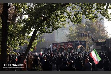 تشییع پیکرهای ۱۰۰ شهید گمنام از مقابل دانشگاه تهران 38