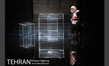 نمایش ماه در آب‎ 2