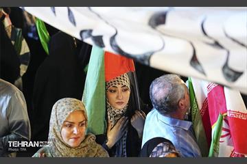 آیین بدرقه زائر اولی‌ها به‌ سوی عتبات عالیات در میدان انقلاب 6
