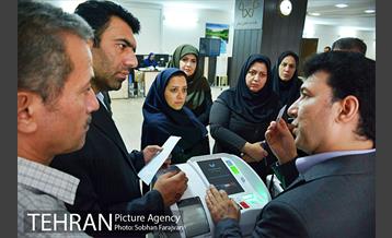 آموزش نحوه عملکرد دستگاه رای گیری الکترونیکی برای اعضای ستاد انتخابات شورایاری ها 3